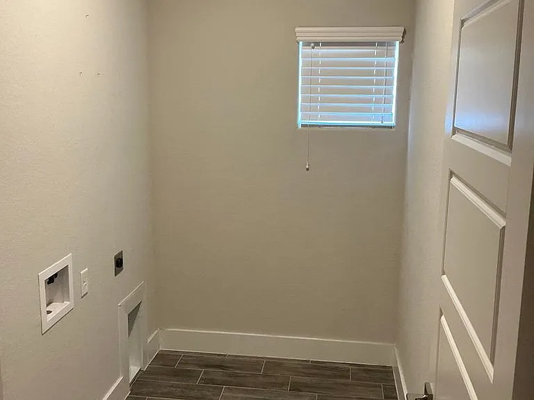 673 The Cottages Dr — Photo 8