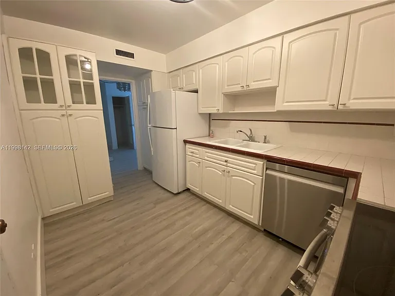 9225 Collins Ave #706 — Photo 13