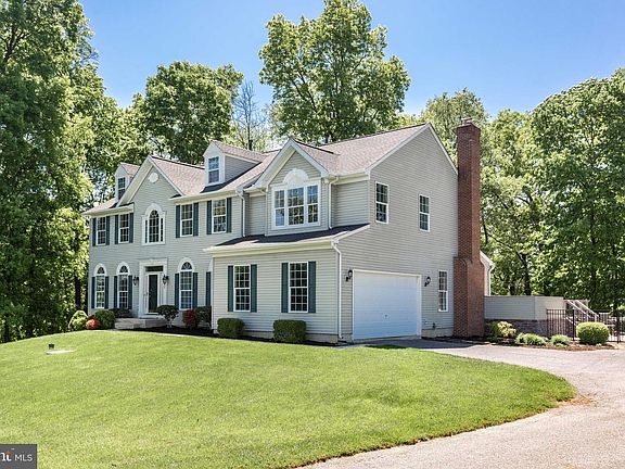 4th image of 202 Almar Dr