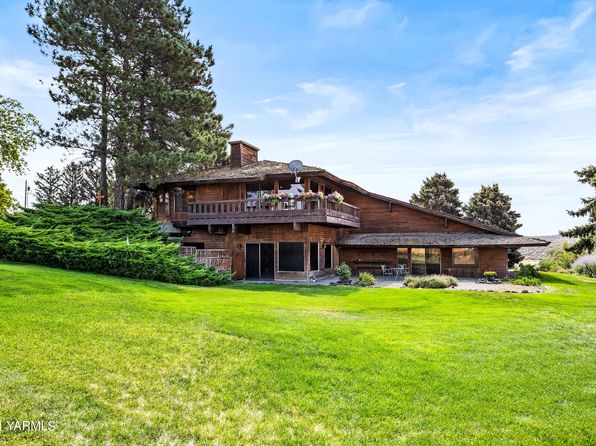 1303 Nightingale Rd, Wapato, WA 98951