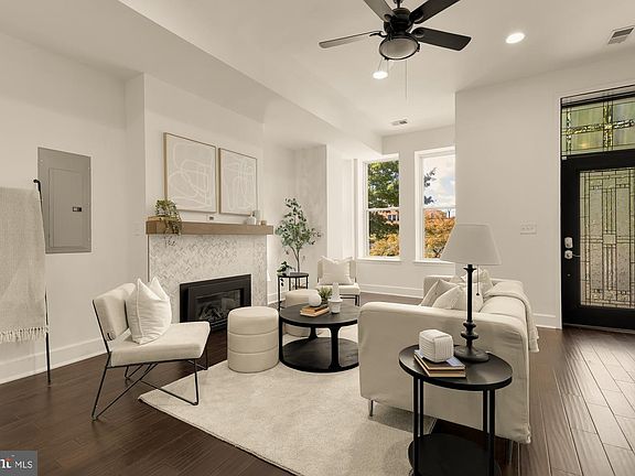 5th image of 1027 7th St NE