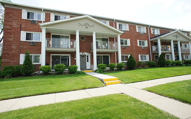 1st image of 105 E Lillian Ave APT 2D
