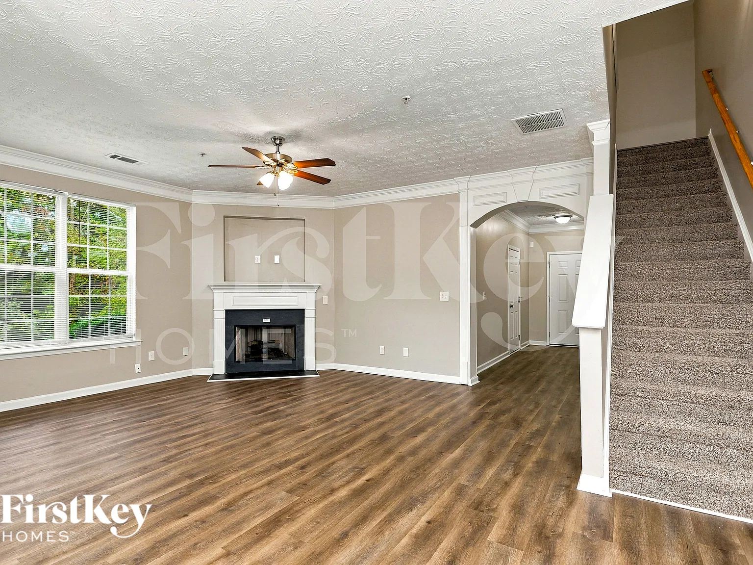 3 bed, 2.5 bath, 1938 sqft, $1,760 — Photo 2