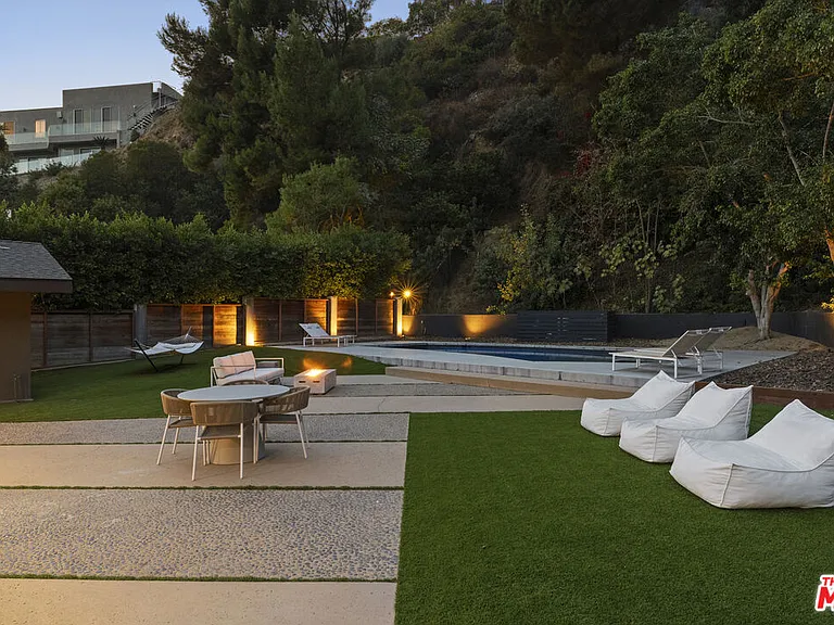 9289 Swallow Dr — Photo 34