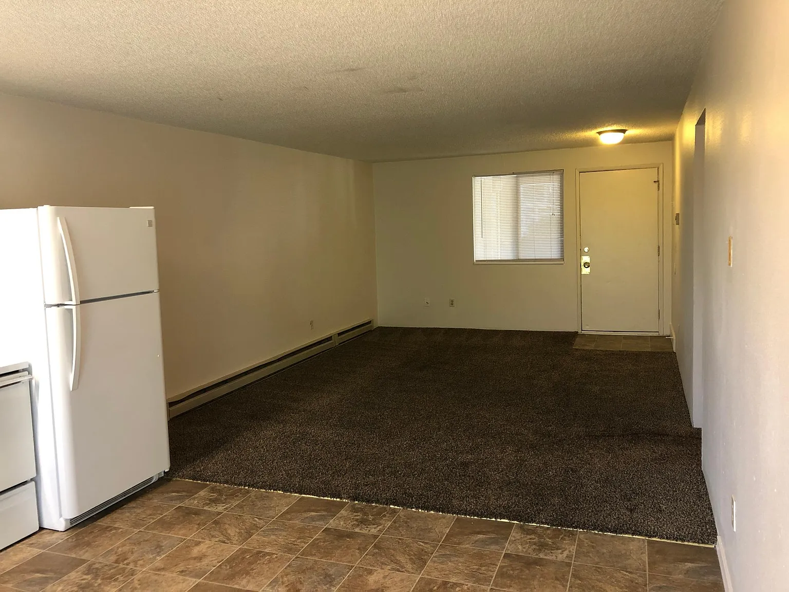 3 bed, 1.5 bath, 1050 sqft, $1,000 — Photo 3