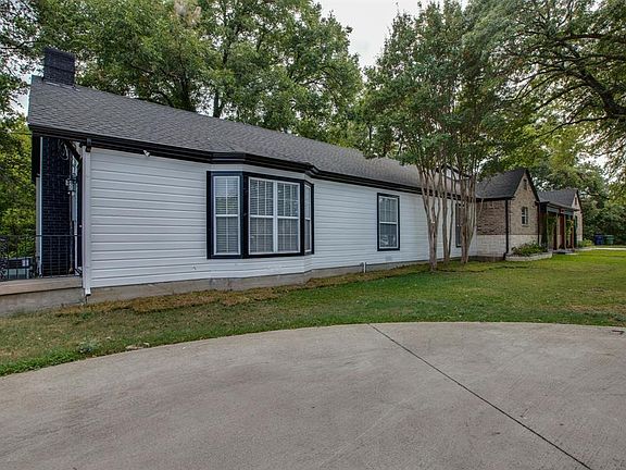 3rd image of 1322 Edgebrook Dr