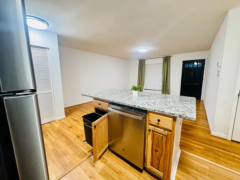 1216 W Leigh St — Photo 26