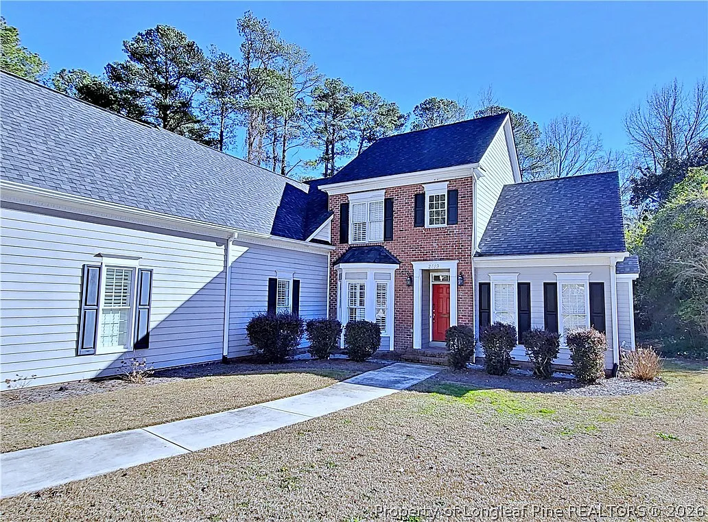 5 bed, 3.5 bath, 3619 sqft, $3,900 — Photo 2