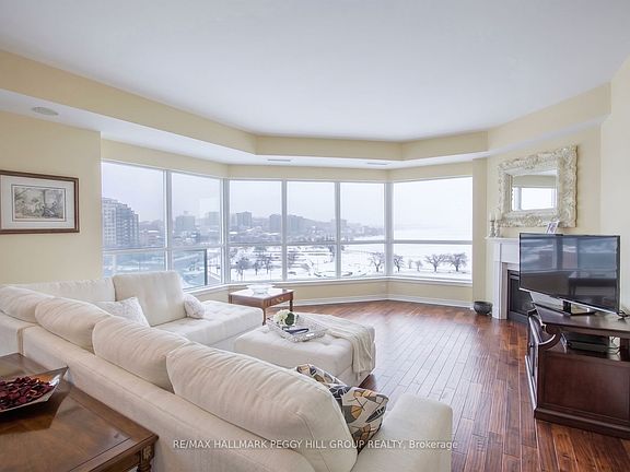 4th image of 6 Toronto St #901