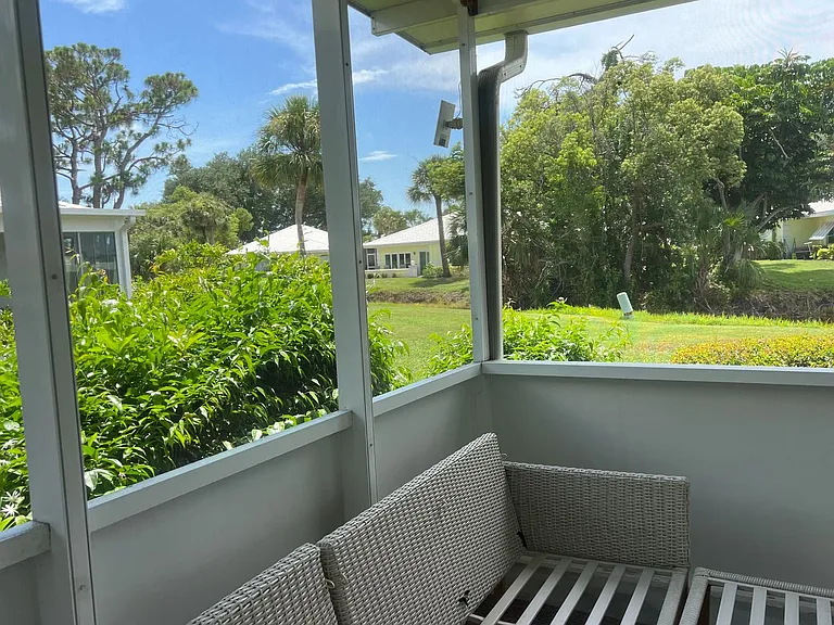 310 Wexford Ter — Photo 41