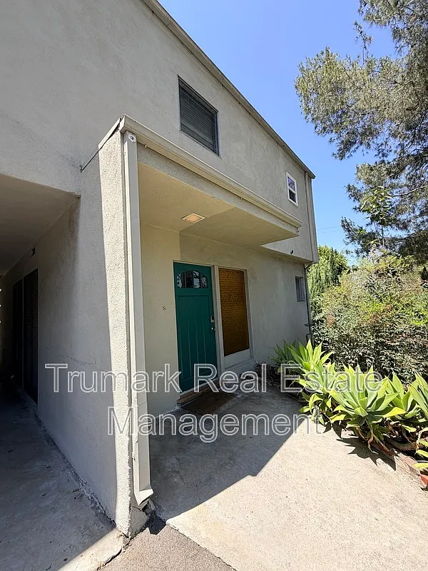 Franklin Hills — Photo 2