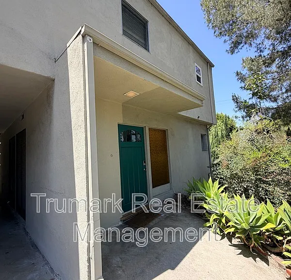 3941 Clayton Ave — Photo 2