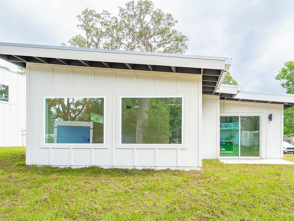 2nd image of 590 Woodlawn Rd #7NKAW5