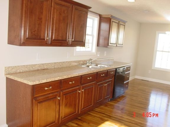 5th image of 513 Stone Hollow Ln