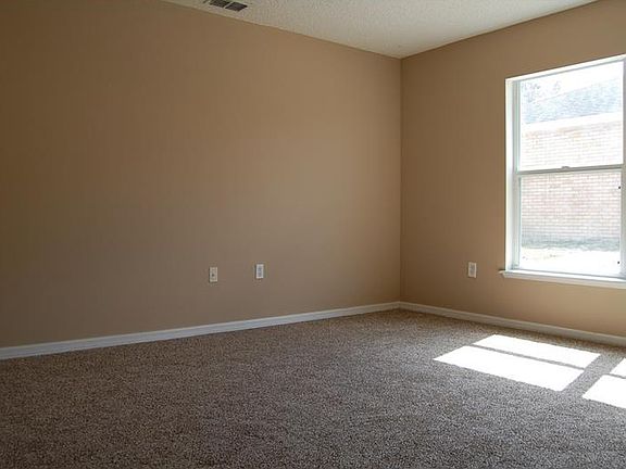 4th image of 2669 Vaughn Ct