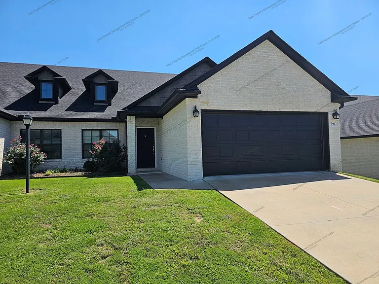 9907 Landry Dr — Photo 1