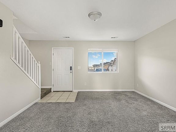 4th image of 448 Raven Way APT D