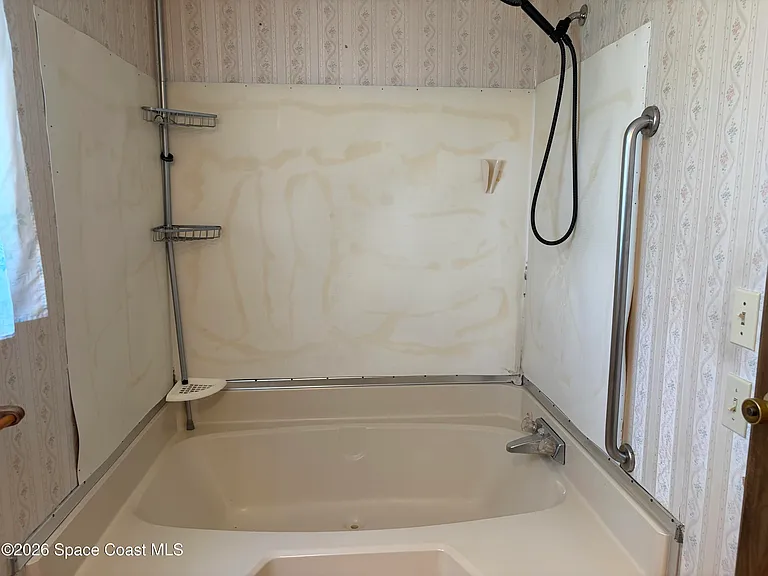 126 Vanguard Cir — Photo 7