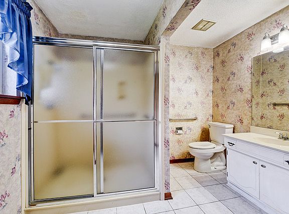 3rd image of 4521 Garden St