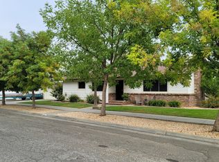 585 6th St, Corning, CA 96021