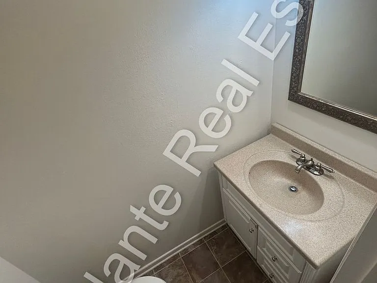 1163 Bernath Pkwy — Photo 8