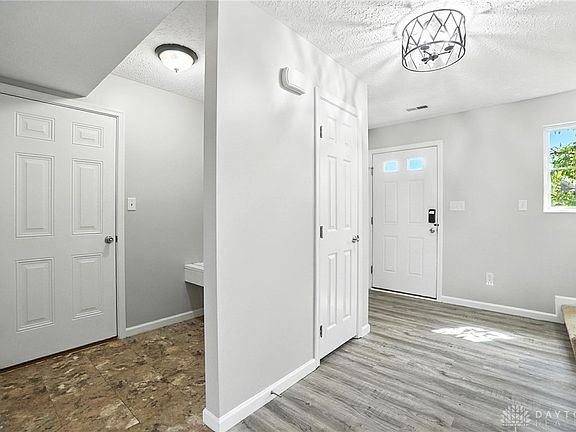 5th image of 793 Cliffside Dr