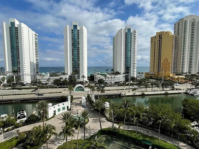 16400 Collins Ave #942 — Photo 29