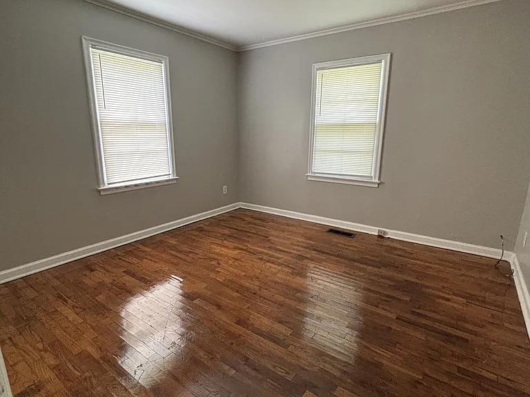 310 N Bond Ave — Photo 3