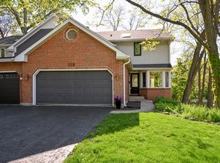 416 Lawrence Ave, Glen Ellyn, IL 60137
