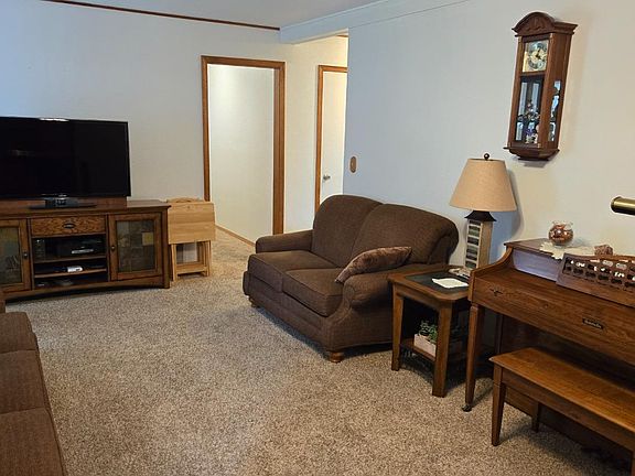 3rd image of 1011 S Holly Dr