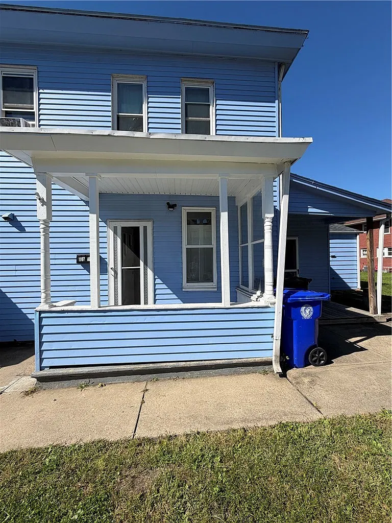 2 bed, $1,200 — Photo 2