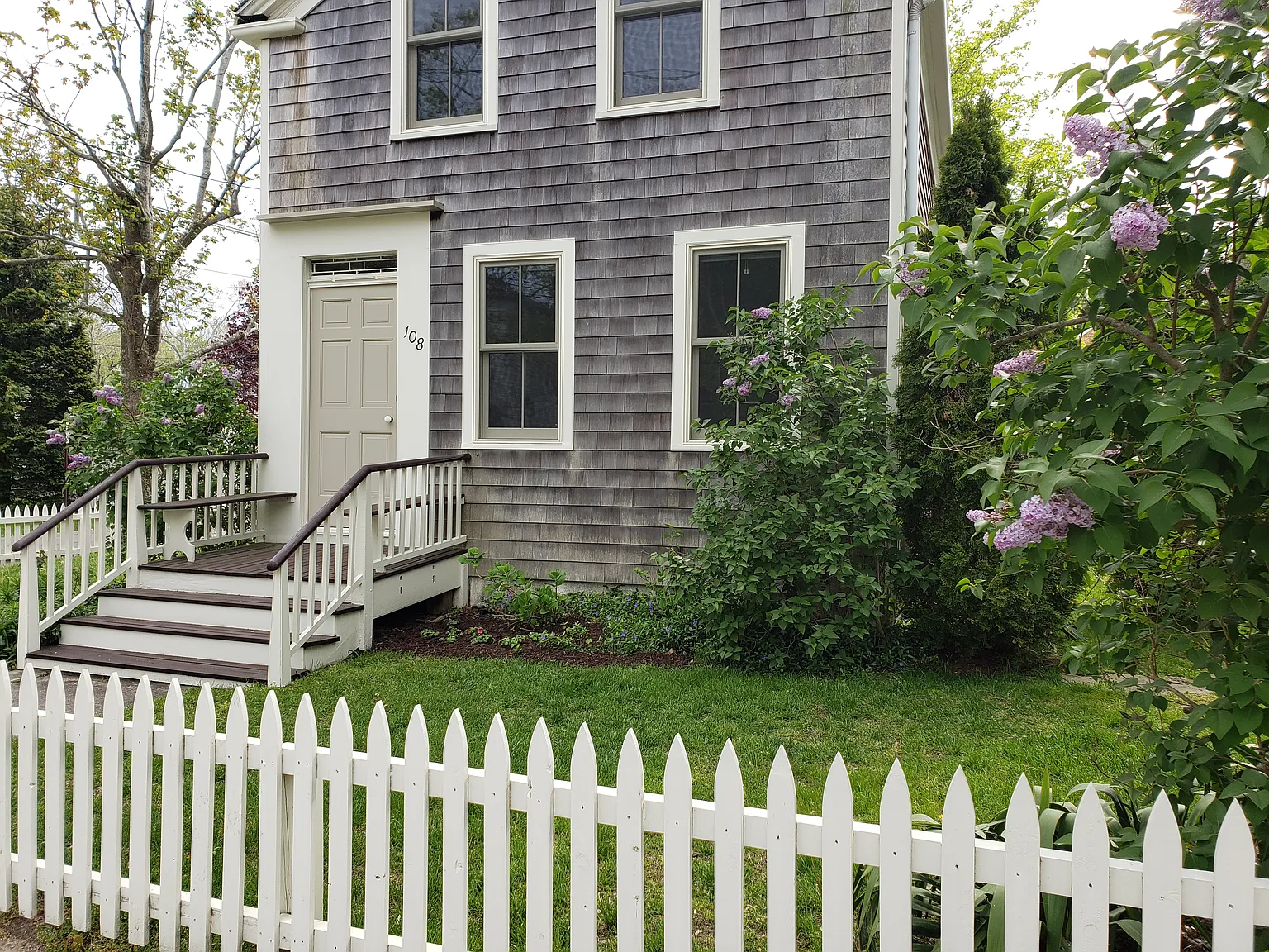 Charming Cottage in The Village — Photo 3