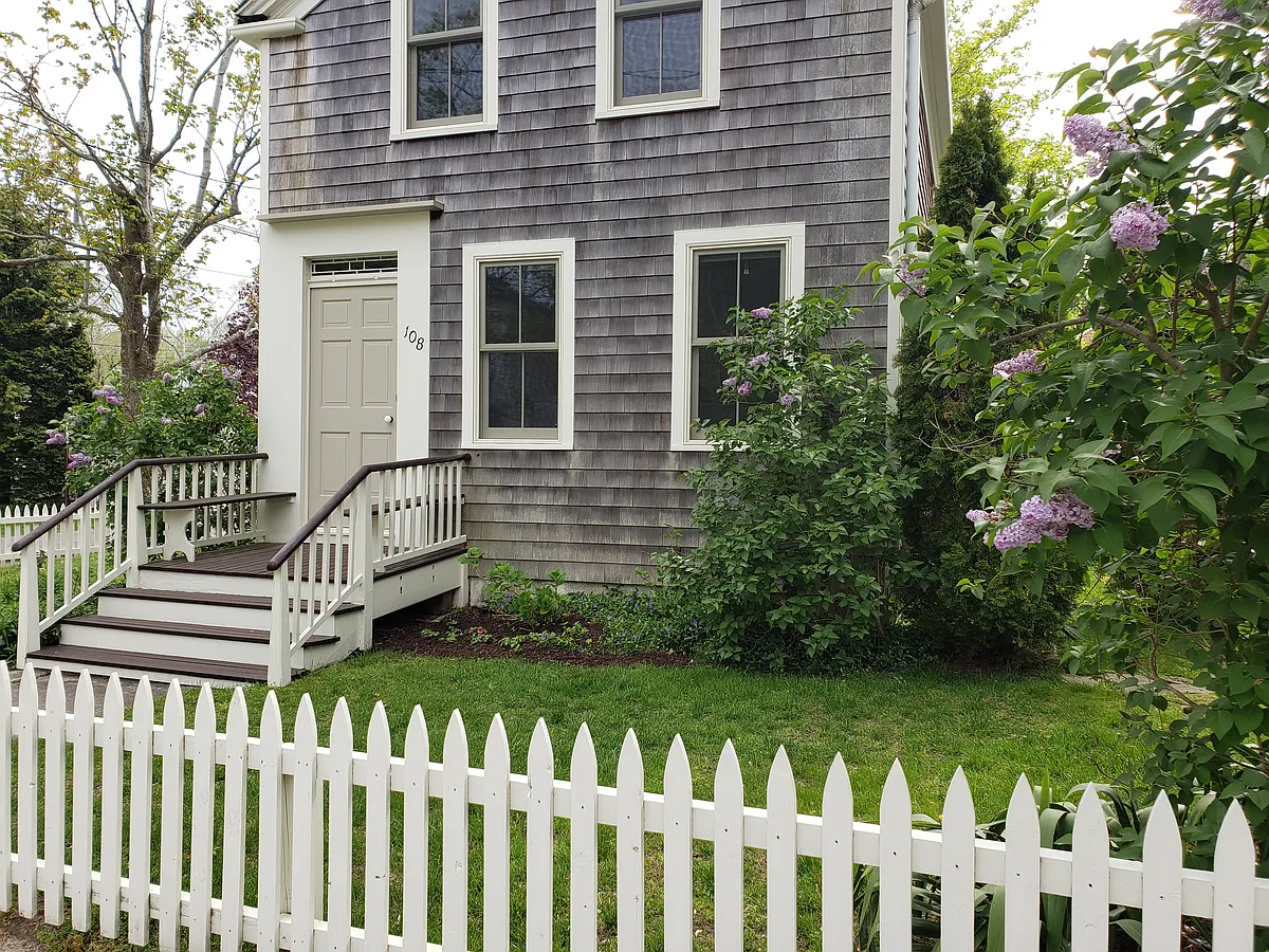 Building Photo - 108 Madison St