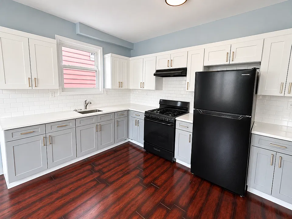 413 Jelliff Ave #2L
