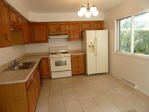 5th image of 410 Skokie Ct