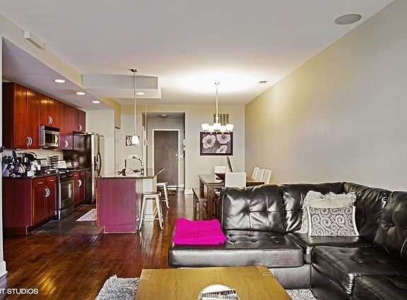 5th image of 2700 W Belmont Ave Unit 304