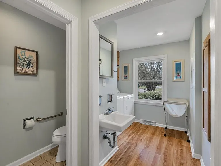 130 Leslie Dr — Photo 11