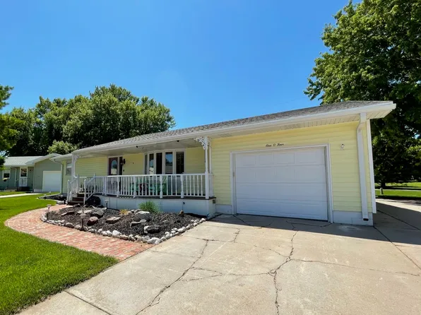 104 Spruce Dr, Loomis, NE 68958