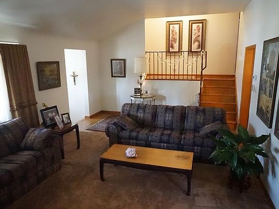 4th image of 135 White Oak Dr