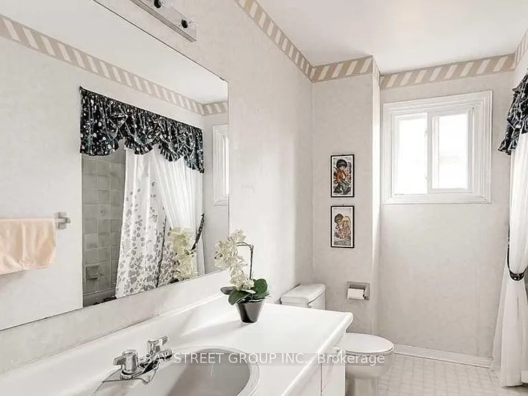 3177 Colonial Dr #UPPER1 — Photo 3