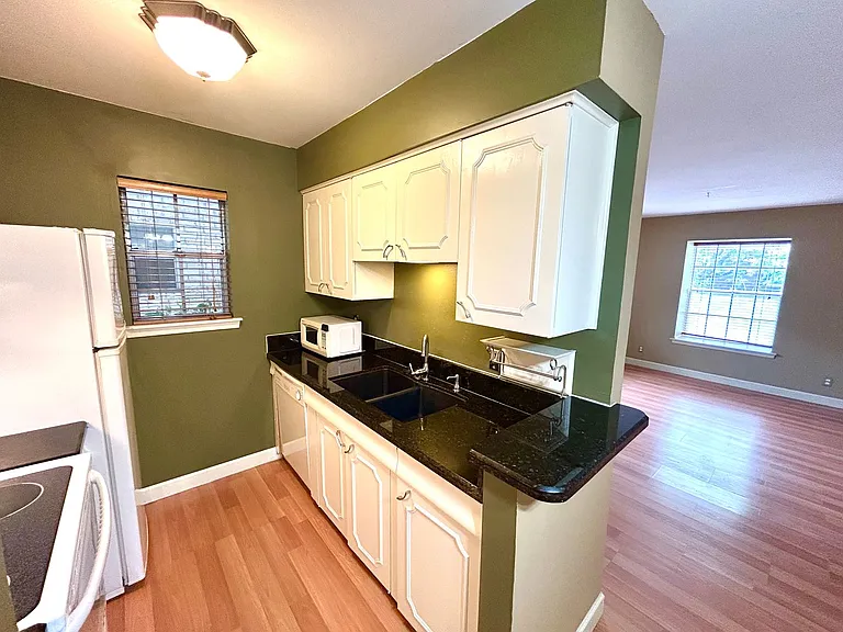 1045 Shook Ave #113 — Photo 10