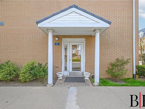4th image of 1523 Royce St #2I