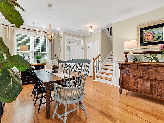 4th image of 16 Vintners Ln.