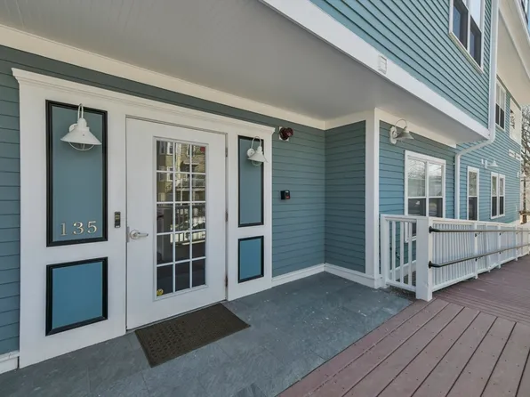 135 Willow Ave APT 9, Somerville, MA 02144