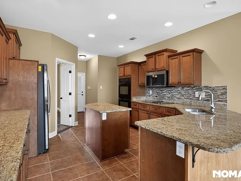 4886 Fox Springs Dr — Photo 3