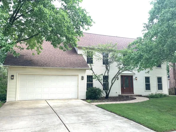 35 Venetian Way Cir, Wheaton, IL 60189