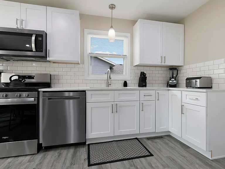 1219 W 6th St — Photo 13