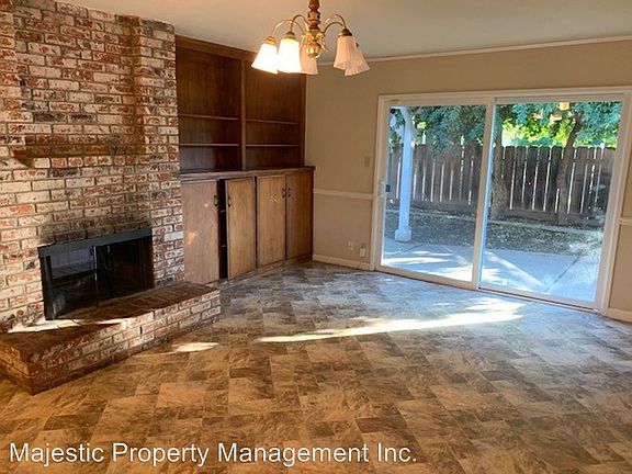 3rd image of 122 Stirling Ct