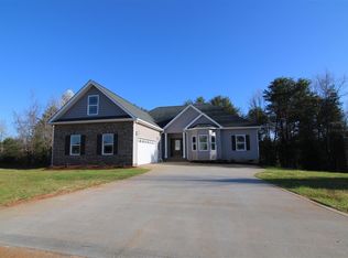 206 Roundstone Dr, Inman, SC 29349