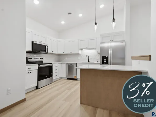 9114 W Ark Pl, Sioux Falls, SD 57106